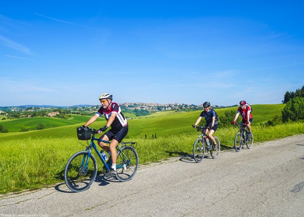 fun-group-cycling-tour-stunning-italian-hills.jpg